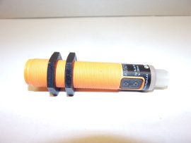 ifm Electronic KG5071, KG-3080NFPKG/2T/US kapacitív szenzor, szintérzékelő, 8 mm érzékelési táv, IO-Link, 10..36VDC, PNP NO/NC, LED visszajelzés, 18mm furatba, M12 4 pin apa csatlakozó, pozícióérzékeléshez vagy töltésiszint-ellenőrzéshez