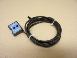 Keyence PS-47 diffúz reflexiós szenzorfej, átalános célú, kis sugárpont, Piros LED, Átlátszó és átlátszatlan tárgyakhoz, érzékelés 10 mm (középen) 1,3m kábellel, 