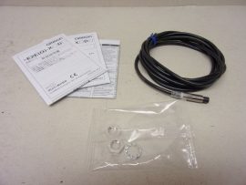 Omron E2E-X4MD2 2m, induktív szenzor, közelítéskapcsoló, 2m kábellel, 10-30VDC, 0...4mm érzékelés, NC (alaphelyzetben zárt), 100 mA, M8 menet, IP67, 1.0kHz, nikkelezett sárgaréz ház, 2 vezetékes, síkba nem építhető, LED visszajelzés 