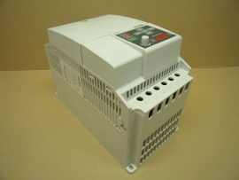 Indulogix ILVFE-3W0750 3 fázisú frekvenciaváltó, 7,5kW, 3x400VAC be, 3x 0-460V 0-400 Hz ki, 18A