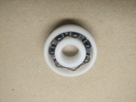 629 KGK AKN, 9x26x8 mm, mindkét oldalt nyitott egysoros mélyhornyú xiros® B180 golyóscsapágy, poliamid kosárral, és üveg golyókkal (IGUS BB-629-B180-10-GL)