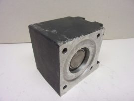 Bordásszíj feszítőmodul, tengelykivezetés nélkül, 27mm széles szíjhoz, xyz