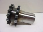   10B típus 5/8"x3/8" típusú duplex lánckerék, duplasoros acél lánckerék, 2db. csapágyfészekkel, Z=2x15 fog, 82mm átmérő, 9mm fogszélesség, görgőspálya hengerekhez is (DS10015_2)