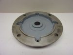   B5-ös motorpajzs, villanymotor vasöntvény első dekni, 100 és 112 méretű motorokhoz, F=250, M=180, I=215, 4db. 14,7mm rögzítőfurat, 215 mm-es osztókörön, villanymotor felöli oldal: 62mm csapágyfészek, 178mm illesztőperem, 4 furat 192 mm-es osztókörön