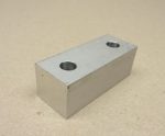   Alumínium távtartó idom, 20,2x18,5x50mm, 2db. 7mm-es furattal, szerverszekrény fióksín tartóhoz volt legyártva