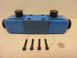 Vickers DG4V-3-3C-M-U-H7-60, 869574, hidraulikus 4/3 mágnesszelep, útszelep, H 507848 24VDC tekercsekkel, 