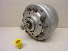 HAWE R 4,2-3,35 Kettős radiális dugattyús hidraulika szivattyú, ikerszivattyú, 6011-es iker verzió, 20 mm ékpályás tengely, 450/335 bar, 4,2 + 3,35 l/min (1450 min-1), 2,98 + 2,3 (cm3/ford), 2,2...11 kW-os motorokhoz