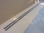   Acél fogasléc, két darabból, 6060 mm hossz, 20x20mm keresztmetszet, 6,2mm fogközéptáv, 4mm fogmagasság, Modul: M=2.0, 3020 (2035 mm hosszan fogazva) és 3040 mm (végig fogazott) hossz, 6mm széles nút az alján, tolókapukhoz, automata kapukhoz, stb.
