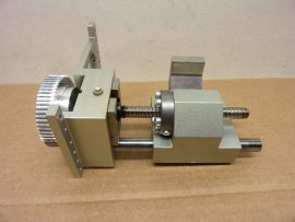Precíziós lineáris modul 7,5mm-es golyósorsóval, fogasszíjtárcsával, 40mm mozgás, adagolókhoz, présekhez, marógépekhez, tamponnyomó gépekhez, lyukasztókhoz, szitanyomókhoz, ponthegesztőkhöz, stb.