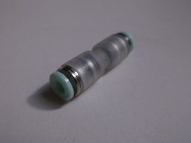 Pneumatikus toldó gyorscsatlakozó, 4mm-es (5/32) csőhöz, SMC KPH04-00