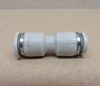 SMC KQ2H06-06 egyenes pneumatikus gyorscsatlakozó, toldó idom, 2x6mm-es push-in gyorscsatlakozókkal (C00200600, APU 6, APY-6, 2121506000)