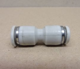 SMC KQ2H06-06 egyenes pneumatikus gyorscsatlakozó, toldó idom, 2x6mm-es push-in gyorscsatlakozókkal (C00200600, APU 6, APY-6, 2121506000)