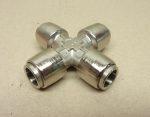  Mecman (Rexroth) pneumatikus push-in gyorscsatlakozós 10mm-es fém 4-es elosztó, dugaszolható kereszt csatlakozó (Camozzi 6600 10)