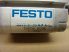 Festo ADVU-50-30-A-P-A-S2, 156056, Kettősműködésű kompakt munkahenger, 50mm dugattyú átmérő, mindkét irányba 30mm löket, Rexroth fojtókkal, Festo szenzorral, 