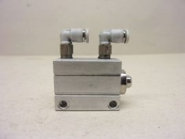 SMC CDUJB10-10D, kettős működésű miniatűr munkahenger, dugattyú Ø 10mm, lökethossz 10mm, 2db 3mm-es push-in gyorscsatlakozóval, SMC CDUJB10-10D, kettős működésű miniatűr munkahenger, dugattyú Ø 10mm, lökethossz 10mm, 2db 3mm-es push-in gyorscsatlakozóval,