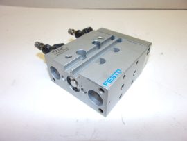 Pneumatikus vezetett munkahenger, Festo DFM-12-25-P-A-GF, 170826,  max.10bar, precíziós lineáris asztal, fojtó szeleppel, és gyorscsatlakozóval. xyz