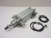 Rexroth PRA-DA-063-0100-0-2-2-1-1-1-BAS, 0822353004, kettős működésű pneumatikus munkahenger, dugattyú Ø 63mm, lökethossz 100mm, 2x SN2-R3-M008-036, 0830100469 szenzorral +kábellel, 2x Festo 193152, GRLA-½-QS-12-D, 8mm-es push-in fojtó-visszacsapóval Rexroth PRA-DA-063-0100-0-2-2-1-1-1-BAS, 0822353004, kettős működésű pneumatikus munkahenger, dugattyú Ø 63mm, lökethossz 100mm, 2x SN2-R3-M008-036, 0830100469 szenzorral +kábellel, 2x Festo 193152, GRLA-½-QS-12-D, 8mm-es push-in fojtó-visszacsapóval