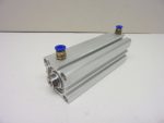   Airtac ACQ32X100S kettősműködésű kompakt munkahenger, 32mm furat, 100mm löket, 4mm push-in gyorscsatlakozókkal, mágnessel, M8 belső menettel 