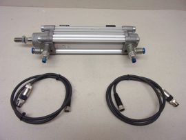 Rexroth 0822350004, PRA-DA-032-0100-0-2-2-1-1-1-BAS, kettős működésű, kompakt peumatikus munkahenger, dugattyú Ø 32mm, lökethossz 100mm, 2x 0830100469 szezorral, 2x áramlásszabályozó szeleppel, és 2x 65 cm szenzorkábellel, 10bar, Rexroth 0822350004, PRA-DA-032-0100-0-2-2-1-1-1-BAS, kettős működésű, kompakt peumatikus munkahenger, dugattyú Ø 32mm, lökethossz 100mm, 2x 0830100469 szezorral, 2x áramlásszabályozó szeleppel, és 2x 65 cm szenzorkábellel, 10bar,