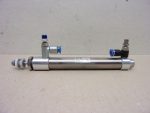   SMC MQMLB10-60D munkahenger, dugattyú Ø 10mm, lökethossz 60mm, fojtók + 4mm csatlakozók, xyz