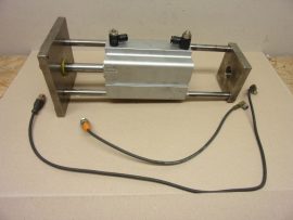 Aventics R404064500, KHZ-DA-063-0100-M-MODI, kettős működésű pneumatikus munkahenger, dugattyú Ø 63mm, lökethossz 100mm, 10 bar, 2db. 0830100486 / 0830100487 szenzorokkal + kábellel, és lineáris modullal 