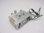   Rexroth MSC-8-20-SE 0821406301 kettős működésű, vezetett lineáris henger, pneumatikus szánegység, 2x szenzorral, és 4 mm push-in gyorscsatlakozós áramlásszabályozókkal, 20mm löket, 