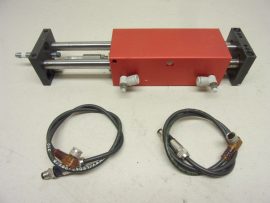 Afag LM20/90 Lineareinheit, kettős működésű vezetett munkahenger, precíziós lineáris egység, Balluff és Baumer induktív szenzorokkal, 6 mm-es push-in csatlakozós fojtókkal, és szenzorkábelekkel Afag LM20/90 Lineareinheit, kettős működésű vezetett munkahenger, precíziós lineáris egység, Balluff és Baumer induktív szenzorokkal, 6 mm-es push-in csatlakozós fojtókkal, és szenzorkábelekkel