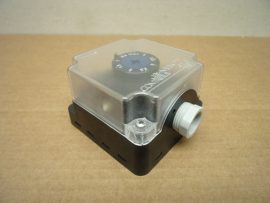 Johnson Controls P233A-4-AA, Nyomáskülönbség kapcsoló, 0,5-4 mbar, SPDT, 5 AMP, 250 VAC, légcsatornákhoz, klímákhoz, vagy légszűrő betét eltömödés jelzéshez Johnson Controls P233A-4-AA, Nyomáskülönbség kapcsoló, 0,5-4 mbar, SPDT, 5 AMP, 250 VAC, légcsatornákhoz, klímákhoz, vagy légszűrő betét eltömödés jelzéshez