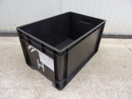 Haier Euro tárolóláda, zárt műanyag rekesz, 40x60x31cm, 65 literes Eurobox, fekete, sima aljzat kívül-belül, zárt markolatokkal, kisebb sérülésekkel, bruttó 2500.- Ft/db., 3 darab/csomag, 