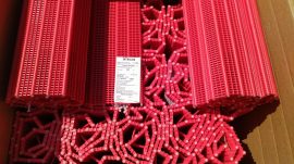 INTRALOX Series 200 modulszalag, modul rendszerű élelmiszeripari szállítószalag, műanyag futószalag, piros Polipropilén, 561mm széles, flush grid felület, 50,8x192 mm modulokból, (102)