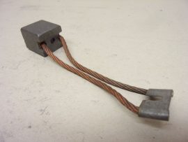 25x30x30 mm, G-17 nagyáramú szénkefe, max.: 75A, 100mm vezetékkel és 7mm lapos saruval, hegesztő dinamókhoz, generátorokhoz, villanymotorokhoz, stb. 25x30x30 mm, G-17 nagyáramú szénkefe, max.: 75A, 100mm vezetékkel és 7mm lapos saruval, hegesztő dinamókhoz, generátorokhoz, villanymotorokhoz, stb.