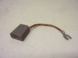 12,5x25x32 mm, 85-B Fémgrafit minőségű nagyáramú bronzkefe, max.: 75 A, 85mm vezetékkel és 5,6mm lapos saruval, hegesztő dinamókhoz, generátorokhoz, villanymotorokhoz, targoncákhoz, stb. 12,5x25x32 mm, 85-B Fémgrafit minőségű nagyáramú bronzkefe, max.: 75 A, 85mm vezetékkel és 5,6mm lapos saruval, hegesztő dinamókhoz, generátorokhoz, villanymotorokhoz, targoncákhoz, stb.