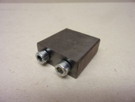 16x40x40 mm, 85-B Fémgrafit minőségű nagyáramú bronzkefe, max.: 160 A, M6 csavaros kötéssel, hegesztő dinamókhoz, generátorokhoz, villanymotorokhoz, targoncákhoz, stb. 16x40x40 mm, 85-B Fémgrafit minőségű nagyáramú bronzkefe, max.: 160 A, M6 csavaros kötéssel, hegesztő dinamókhoz, generátorokhoz, villanymotorokhoz, targoncákhoz, stb.