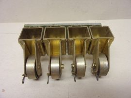 Ipari 4 részes bronzkefe vagy szénkefe tartó, áramszedő, 20x25mm-es bronzkefékhez, 1202149/D-2, 424330, rugós feszítéssel, dinamókhoz, generátorokhoz, villanymotorokhoz, darukhoz, stb. Ipari 4 részes bronzkefe vagy szénkefe tartó, áramszedő, 20x25mm-es bronzkefékhez, 1202149/D-2, 424330, rugós feszítéssel, dinamókhoz, generátorokhoz, villanymotorokhoz, darukhoz, stb.