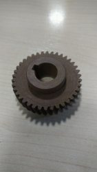 Ferde fogazású, készrefúrt textilbalelit fogaskerék, homlokkerék, 16 mm-es tengelyre, 5 mm széles ékpályával, 52 mm átmérő, 38 fog, Z=38, modul méret: 1,3, fogszélesség 10 mm, teljes szélesség 19 mm, agy külső átmérő 28 mm