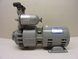 Mitsumi MSV-100-3 vákuumszivattyú, Matsushita Electric EM-DBF 200 V-os villanymotorral, 90 l/min, 5,4 m3/h, max. 730 mmHg, névleges: 600 mmHg, 3x 200-220VAC 50/60 Hz, 250W,