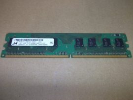 Memória, DDR2 RAM, 1GB, 800Mhz, 1Rx8 PC2-6400U-666-13-ZZ, Micron Technology MT8HTF12864AZ-800H1