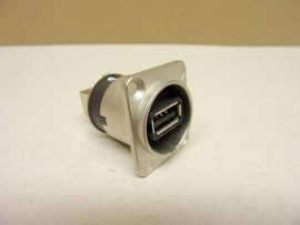 Neutrik NAUSB-W, Reverzibilis USB 2.0 átvezető aljzat, beépíthető, 23,5mm beépítési átmérő, megfordítható betétje USB A vagy USB B típust engedélyez