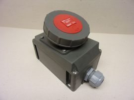 legrand Hypra 052928 + 052979 Tokozott, 5 pólusú ipari fali csatlakozó aljzat, 240/415V 32 A, 3P + N + F, csavaros kötés, IP67 legrand Hypra 052928 + 052979 Tokozott, 5 pólusú ipari fali csatlakozó aljzat, 240/415V 32 A, 3P + N + F, csavaros kötés, IP67