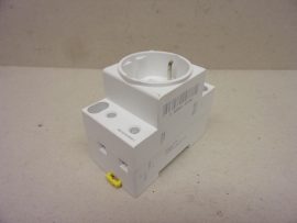 Schneider Electric A9A15310, 230V 16A sínre szerelhető egyfázisú földelt dugalj, csatlakozó aljzat, konnektor, KEMA VDE 0620, 