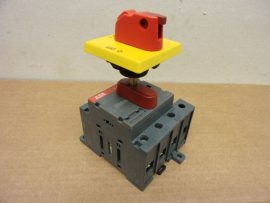 ABB OT63E4, előlapba építhető főkapcsoló, 48x48mm sárga/piros OHYS3AH 1SCA105325R1001 működtetőkarral, 415V 80A, 3 fázis + nulla (4 pólusú, 3+1NO), OFF-ON, lakattal zárható, leválasztó, szakaszoló kapcsoló, ABB OT63E4, előlapba építhető főkapcsoló, 48x48mm sárga/piros OHYS3AH 1SCA105325R1001 működtetőkarral, 415V 80A, 3 fázis + nulla (4 pólusú, 3+1NO), OFF-ON, lakattal zárható, leválasztó, szakaszoló kapcsoló,
