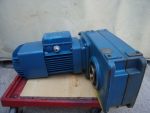   Demag AUH 50DL + Mannesmann Dematic AG, ZBA 100 B 4 B050, hajtóműves fékes villanymotor, 2,5 kW, 22rpm, 3x400 VAC, 39Nm fék, 60mm csőtengely, A típusú eltolt hajtóművel