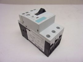 Siemens Sirius 3RV1011-1CA10, 3 fázisú hőkioldó, 1,8-2,5 A, motorvédő kapcsoló, 400V, 1 NO+1 NC, 0,75kW, csavaros bekötés, S00 méretű megszakító motorvédelemhez, Siemens Sirius 3RV1011-1CA10, 3 fázisú hőkioldó, 1,8-2,5 A, motorvédő kapcsoló, 400V, 1 NO+1 NC, 0,75kW, csavaros bekötés, S00 méretű megszakító motorvédelemhez,