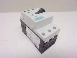 Siemens Sirius 3RV1011-1FA15, 3 fázisú hőkioldó, 3,5-5 A, motorvédő kapcsoló, 1,5kW, 400V, 1 NO+1 NC, csavaros bekötés, S00 méretű megszakító motorvédelemhez, Siemens Sirius 3RV1011-1FA15, 3 fázisú hőkioldó, 3,5-5 A, motorvédő kapcsoló, 1,5kW, 400V, 1 NO+1 NC, csavaros bekötés, S00 méretű megszakító motorvédelemhez,