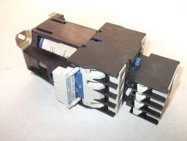 Mágneskapcsoló segédérintkezővel, varisztorral 24VDC, 4 pólusú (4xNO) 40A, 11kW, Telemecanique LP1 D25004