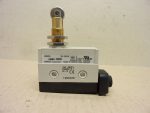   Omron D4MC-5020, Görgős végálláskapcsoló, 10A 250VAC, 12mm furatba, 
