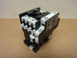 Moeller DIL00BM-10 mágneskapcsoló, 11S DIL M segédérintkezővel (NO+NC), 24VAC, 3+1 pólusú (4NO), 400VAC 7,5kW, csavaros bekötés Moeller DIL00BM-10 mágneskapcsoló, 11S DIL M segédérintkezővel (NO+NC), 24VAC, 3+1 pólusú (4NO), 400VAC 7,5kW, csavaros bekötés