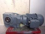   Siemens FDU1907/2490593 2KJ3907-4B KAD89-LE132SF4E csőtengelyes hajtóműves motor, 5,5kW, 65,8rpm 798 Nm, 400/690V, 50mm csőtengely, szállítószalagokhoz, futószalagokhoz, őrlőkhöz, sóderbányáknak, stb. 