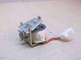 Mágnestekercs, behúzótekercs, Mozgató mágnes, 24VDC, RH7-5013, elektromágnes rugós csapó retesszel, 2 pólusú csatlakozóval, Flapper Solenoid Series