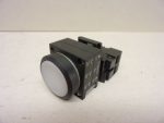  Siemens 3SB3245-0AA61 Világító fejes nyomógomb modul, előlapra szerelhető, fehér, nem öntartó, 3SB3400-0B 1xNO, 400VAC 10A érintkezővel, 3SB3400-1A, 24 V AC-DC fehér ledmodullal, és 3SB3931-0AA illesztő modullal, csavaros bekötéssel 
